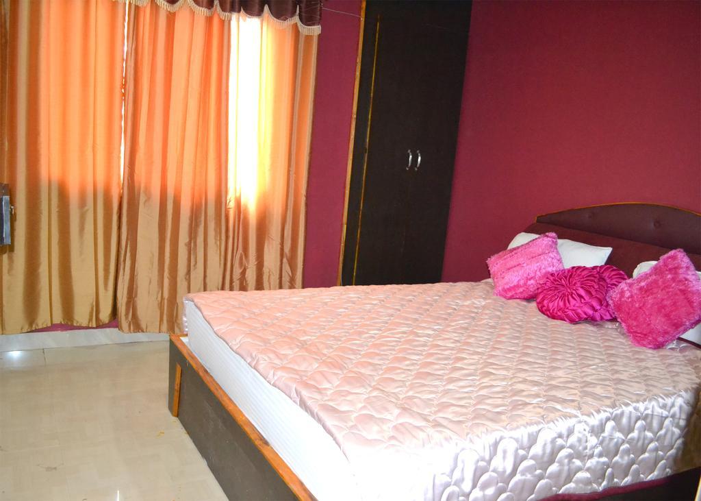 Hotel Kings Gateway バンガロール 部屋 写真